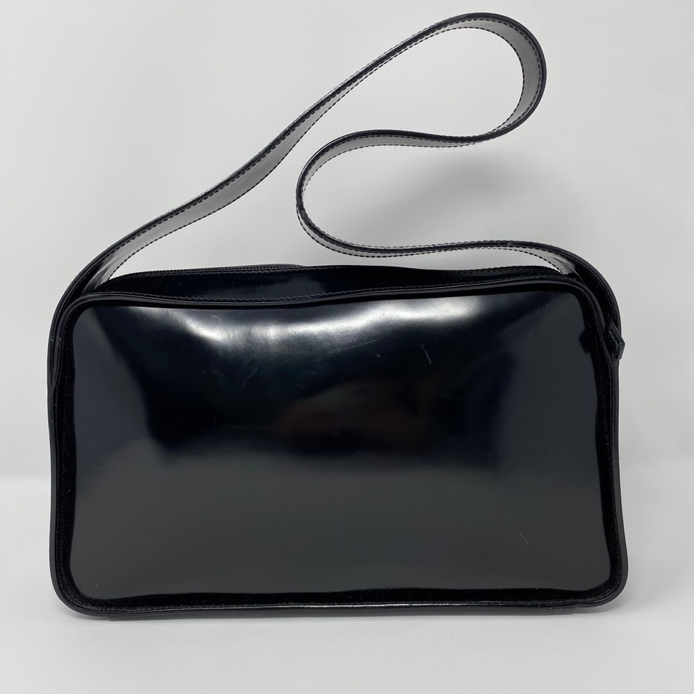 GUCCI Leather Embossed Logo Shoulder Bag - Picture 2 of 8